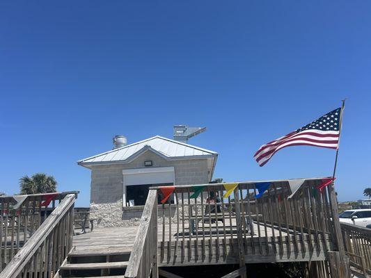 Located facing the St. John's river and across from the nature center