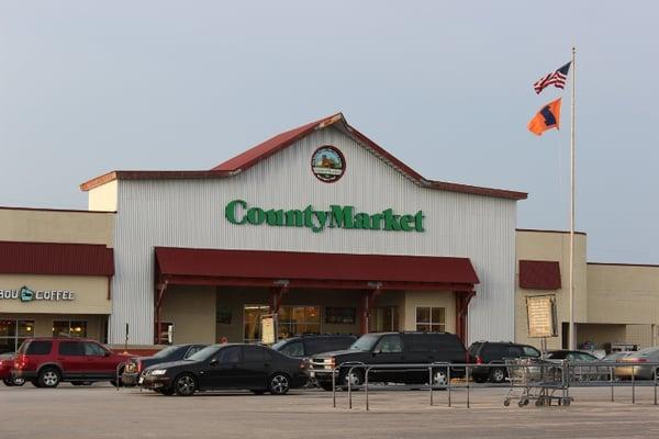 This is the front of County Market Discount Foods on Glenn Park Drive in Champaign.