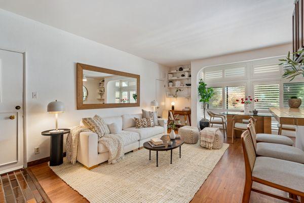 Coastal living with city convenience
Welcome to 641 Bay St -- a bright and stylish 2-bed, 2-bath condo in the heart of Santa Monica.