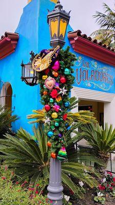 Los Voladores - Knott's Berry Farm