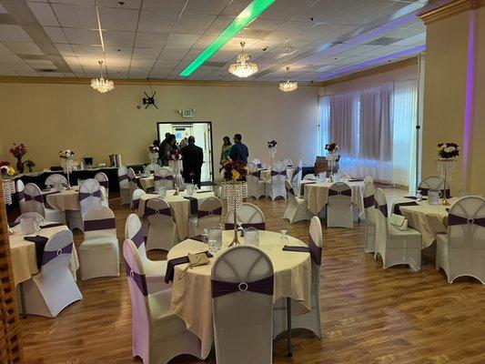 Chairs covers
Tablecloths
Tables
Chairs
Event decoration