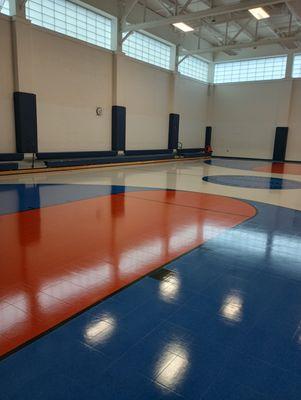 1
strip and refinish a vinyl gym floor