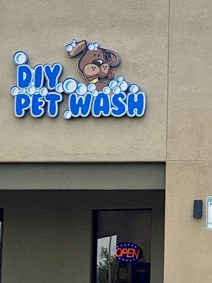 The front entrance to a business I would never recommend!