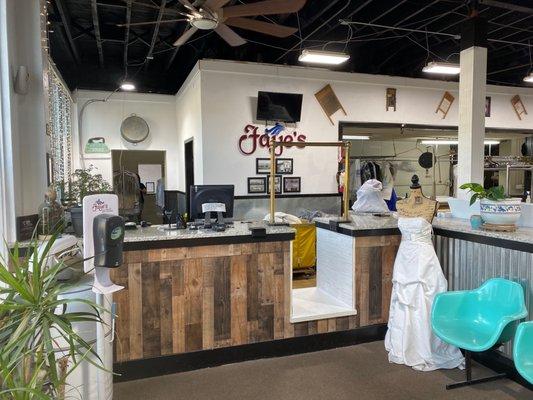 Faye's Laundry & Dry Cleaning