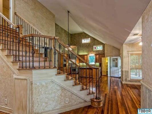 Entertaining large groups will be a delight in this 4,667 sq.ft. home & guest house. Long porches, high ceilings, and beautif...