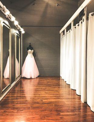 Regiss Bridal & Prom - Louisville