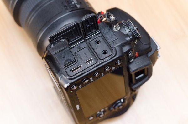 edges around ports and corner of body were scratched due to the removal process by Nikon. scratched corner is not from brassing or rubbing.