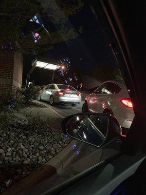 10 minutes with no body answering the speaker.... ridiculous!!!! Don't come here if you're in a hurry!