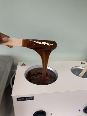 Chocolate wax that picks up the shortest hairs