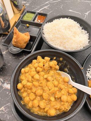 Chickpea curry with rice and samosas