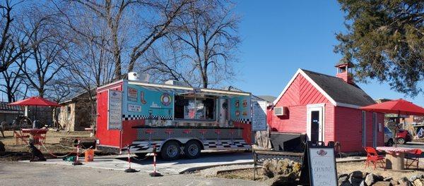 New Location Indoor/Outdoor
Seating