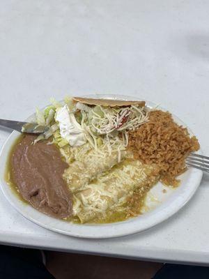 Wonderful lunch. Owners are really nice. Will stop here again.