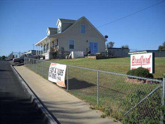 U-Haul Neighborhood Dealer