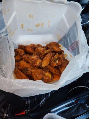 I ABSOLUTELY LOVE this place and the Hot Lemon extra wet wings is the BEST. I order these wings every week. The employees are so nice.