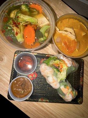Tom Yum Soup, Vegetarian Soup & Fresh Summer Rolls (2 Pcs)