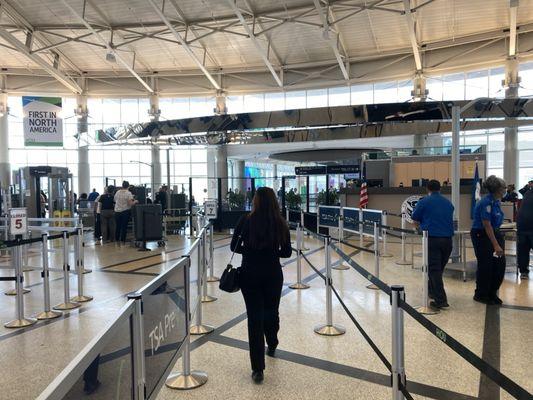 No lines at ALL TSA checkpoints. Not even non-privileged TSA posts.