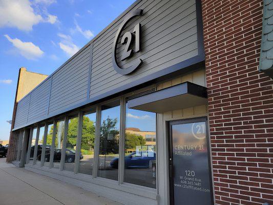 CENTURY 21 Affiliated Beloit, WI office exterior.