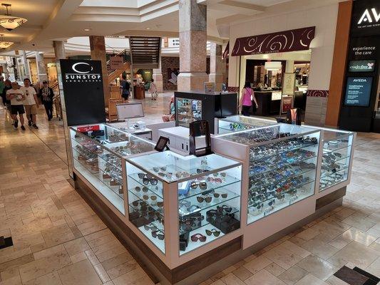 Our kiosk inbetween helzberg and the apple store