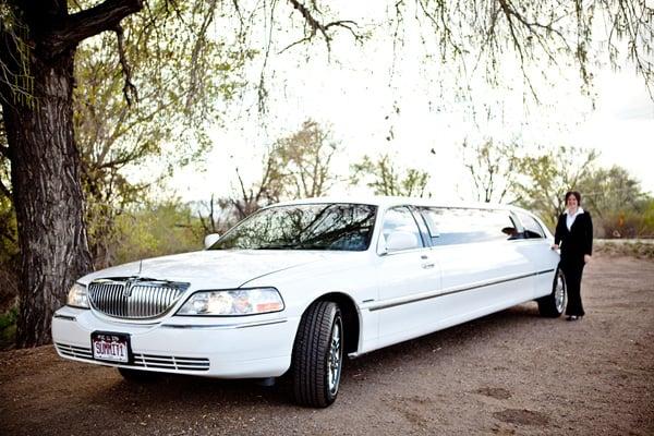 We also offer white LIncoln Stretch Limos to fit your special occasions style.