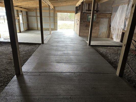 Horse Barn center aisle and washing pad