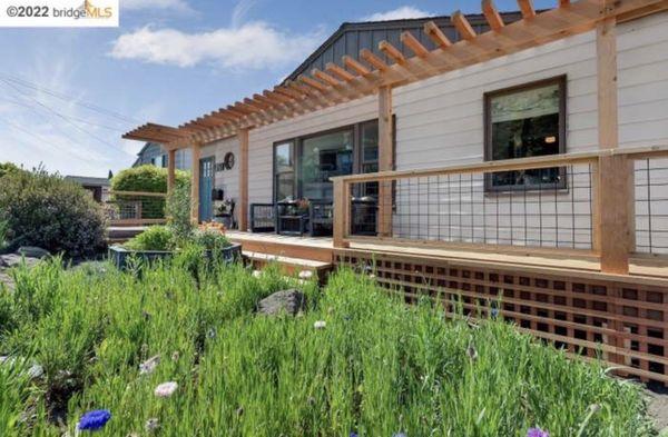 Amazing cedar deck designed by Chris Thede