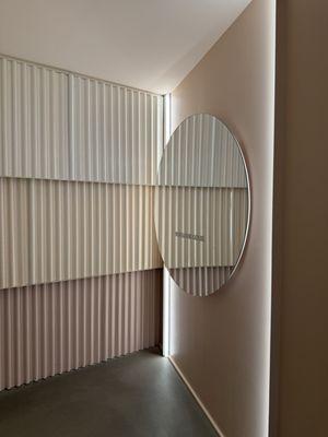Mirror room