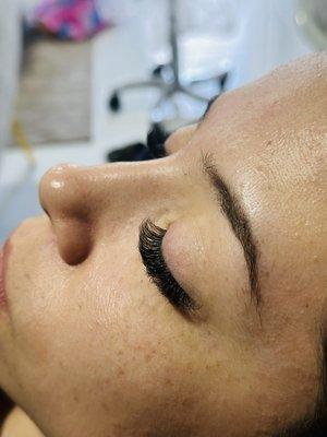 I do lash extensions