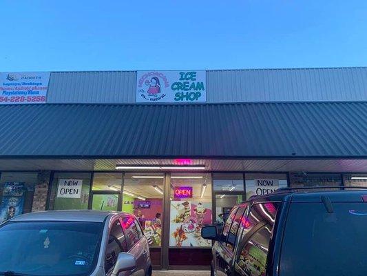 La Michoacana es natural ice Cream Shop