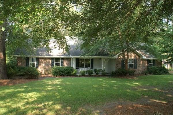 Lakewood Links Golf Course! Beautiful 4 BR 2 1/2 bath, huge GR with fireplace! Formal DR, large bedrooms, bonus room is 4 BR!