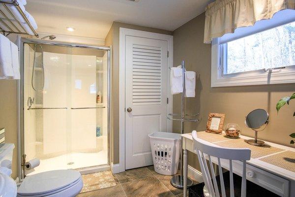 Amazing bathroom! (I had my pro camera gear with me so decided to take some nice shots)