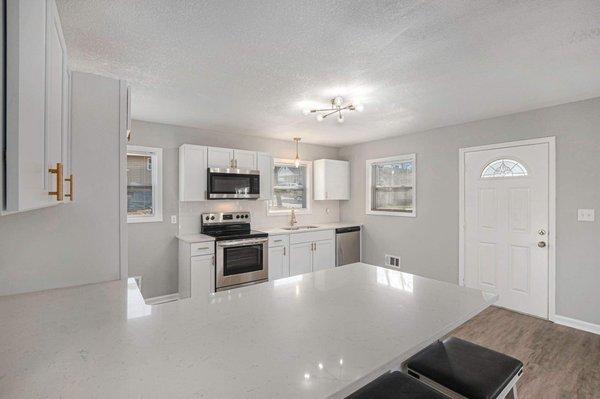 Paola Lopez - 1st Class Real Estate