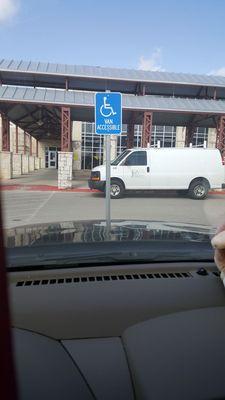 Registration para empesar la escuela Lunes  my baby 12 grade. Senior WOW. Last yr school. Hope this yr have great  teach