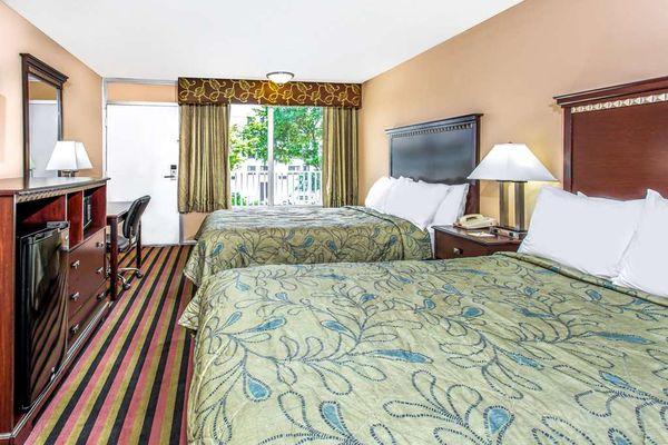 Deluxe 2 Double Bed Room