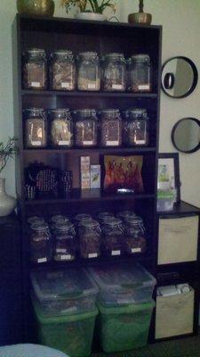 Experience Chinese medicine with raw herbal tea decoctions!