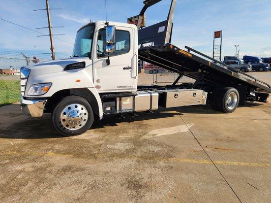 Tight Shackle Towing Services