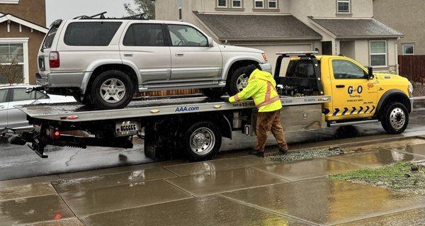 November 5, 2025: Waaaaah~My beloved Toyota 2K Limited Edition 4-Runner's tranny DIED--transporting to Robinson's Automotive!