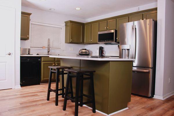 Handyma'am Cleaning and Repairs