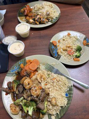 Steak & Shrimp plate Salmón mushroom & carrots plate