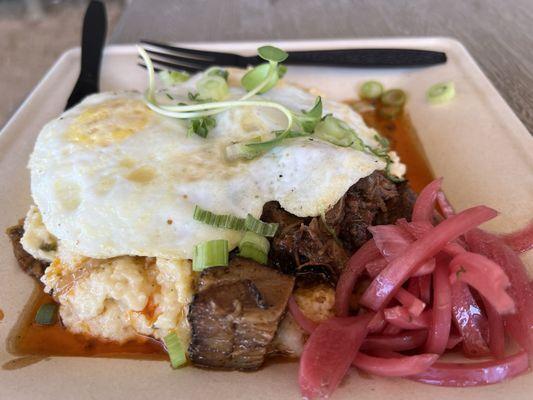 Cheddar poblano grits with smoked brisket