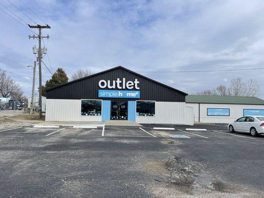 This is the store which sold us the damaged display table