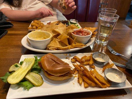 Pourhouse Bar & Grill