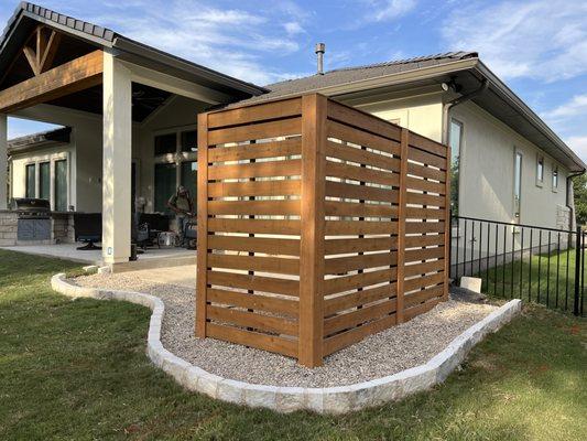 Privacy screen and sitting area