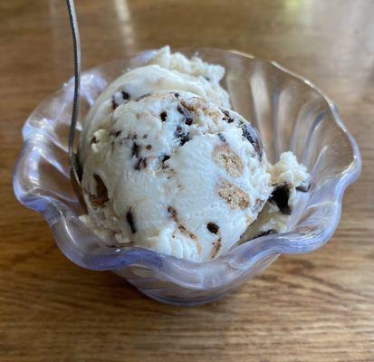 Cannoli Gelato - a chunky Gelato, but if your a cannoli fan it's a must.