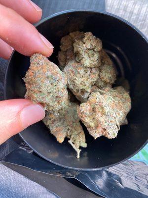 We are cannabis enthusiast and growers, we have medical cannabis indoor and outdoor weed cbd oil full spectrum