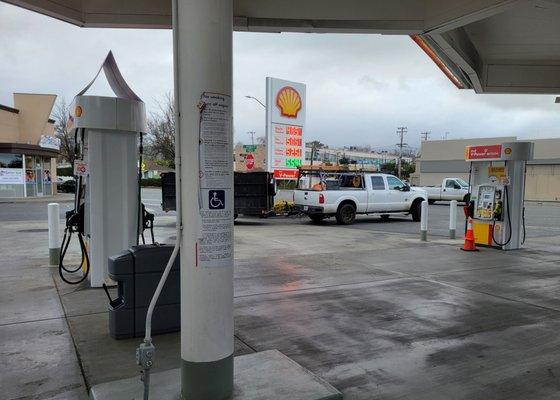 Feb 10, 2023, light rain