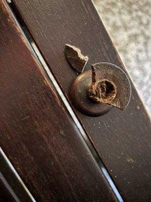 Broken knob1863 mahogany table (drawer).