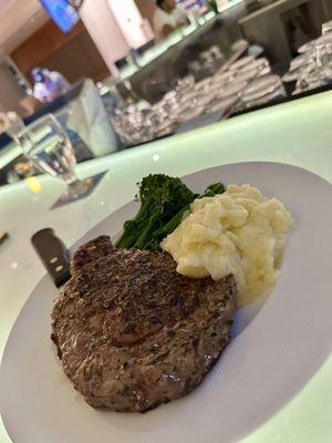 Steak, broccolini & mash potatoes