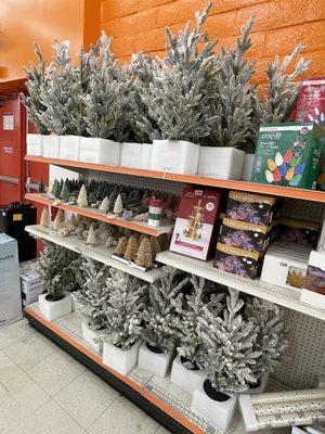 Xmas decorations for the fireplace mantle