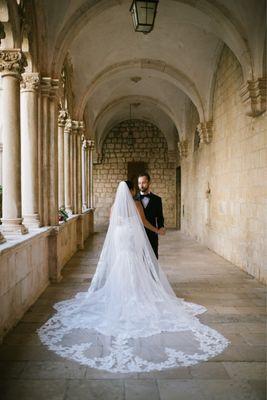 The extremely lacy veil