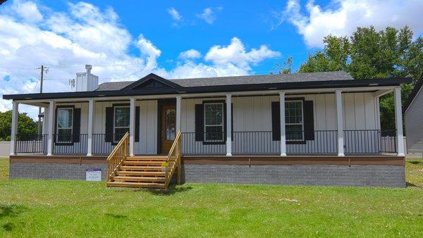 The Lilly 2
Experience luxury and spacious living with The Lilly 2 by Franklin Homes. This model home boasts 4 beds,and 2 baths.